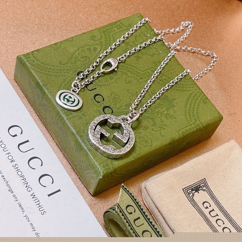 G*u*i necklaces